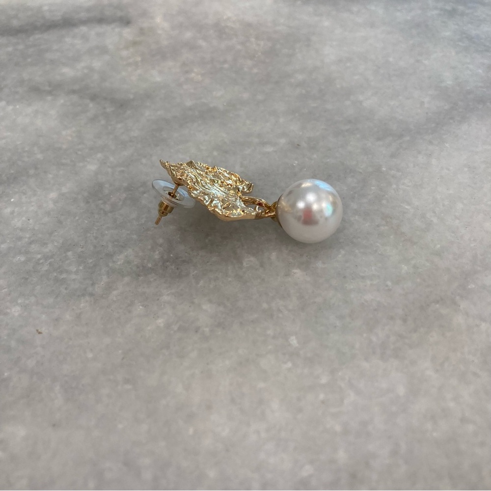 NEW Gold Ginkgo Leaf Pearl Drop Earrings - Picture 2 of 7